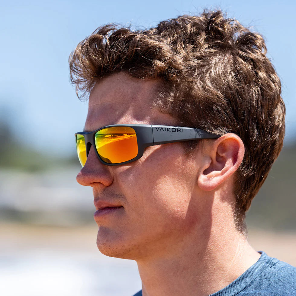 VAIKOBI SORRENTO POLARIZED SUNGLASSES (GREY/ORANGE)
