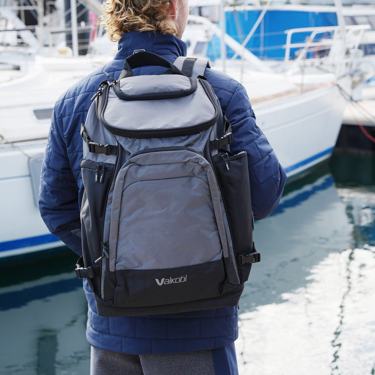 Vaikobi Crew Backpack – Charcoal – worn