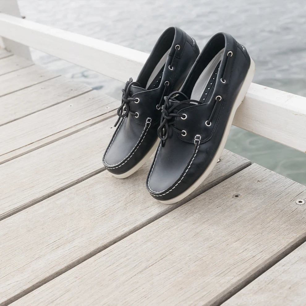 BURKE  FLINDERS LEATHER DECK SHOE - NAVY