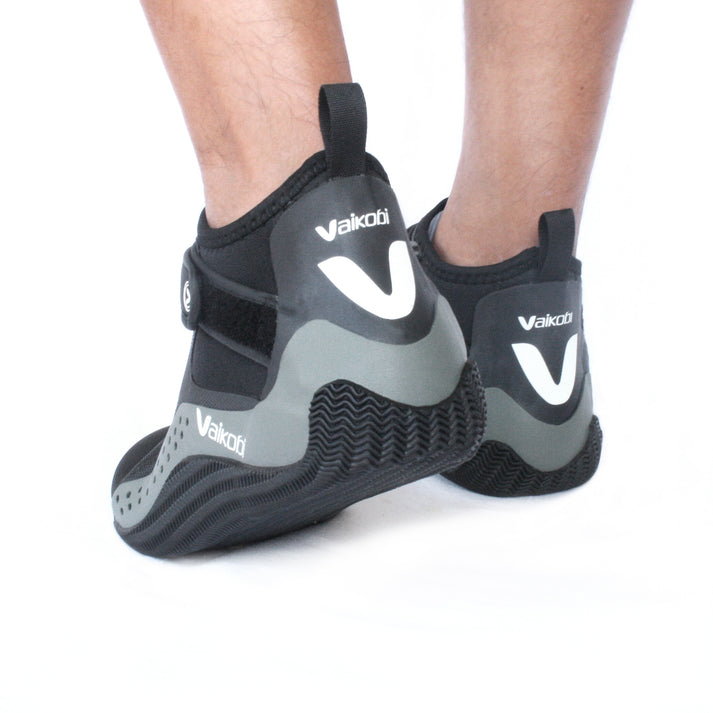 VAIKOBI SPEED GRIP LOW CUT BOOT - BLACK