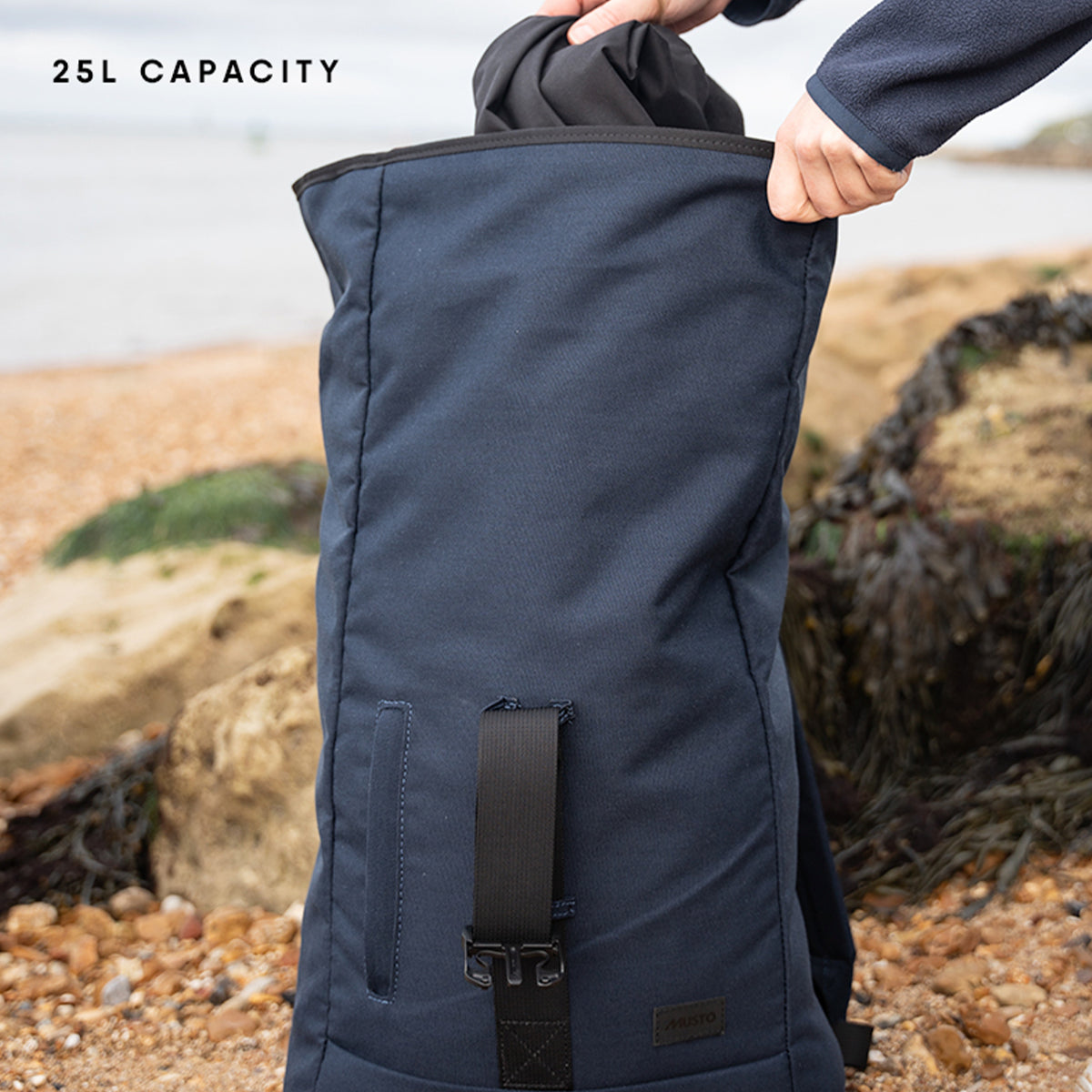 MUSTO CANVAS ROLL TOP BAG - NAVY