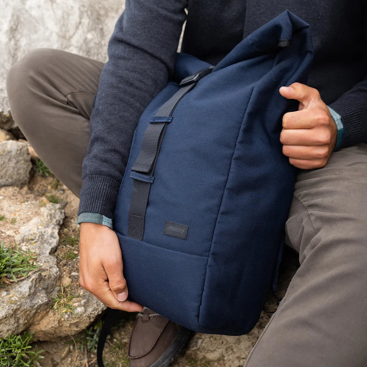 MUSTO CANVAS ROLL TOP BAG - NAVY