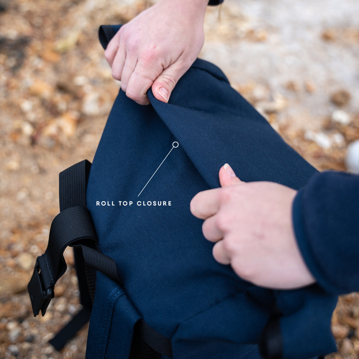 MUSTO CANVAS ROLL TOP BAG - NAVY