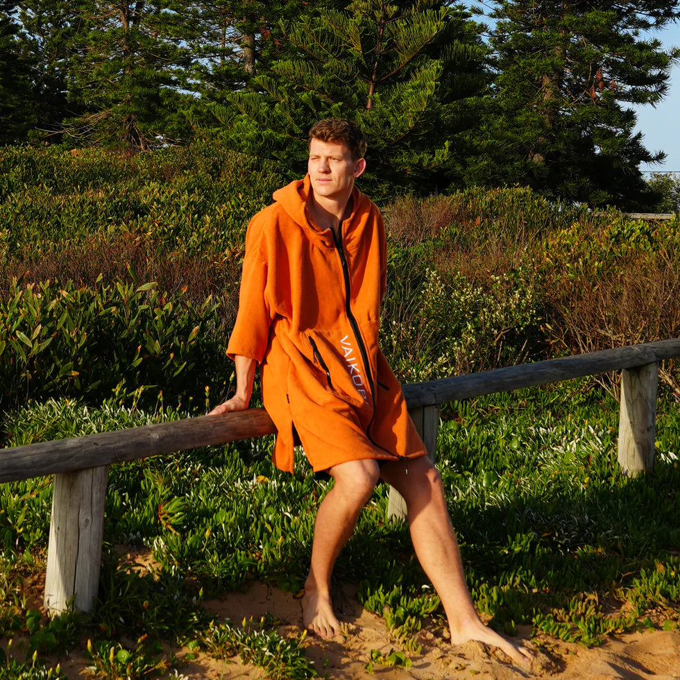 VAIKOBI FULL ZIP HOODED TOWEL - RUST
