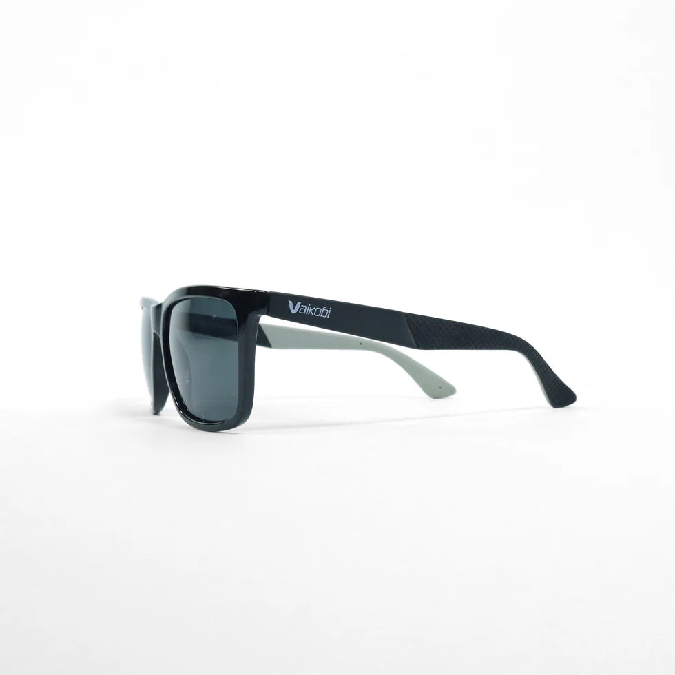 VAIKOBI VIENTO POLARIZED SUNGLASSES (BLACK/SMOKE)