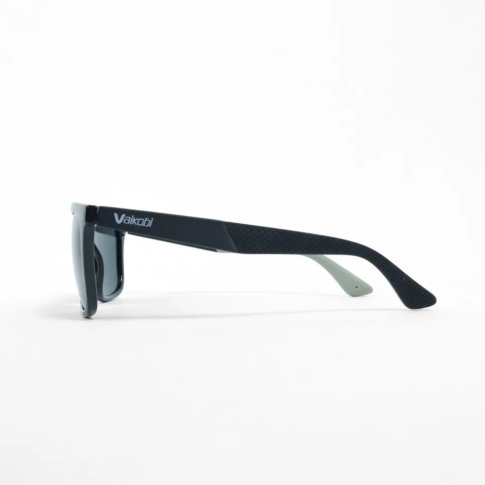 VAIKOBI VIENTO POLARIZED SUNGLASSES (BLACK/SMOKE)