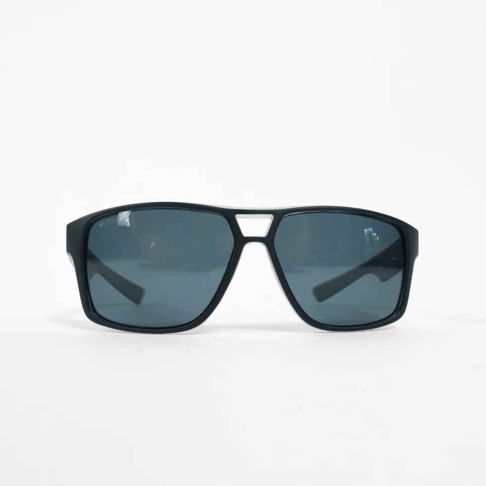 VAIKOBI MOLOKAI POLARIZED SUNGLASSES (BLACK/SMOKE)