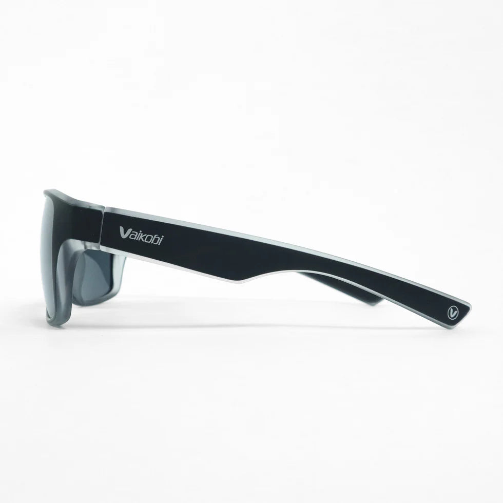 VAIKOBI MOLOKAI POLARIZED SUNGLASSES (BLACK/SMOKE)