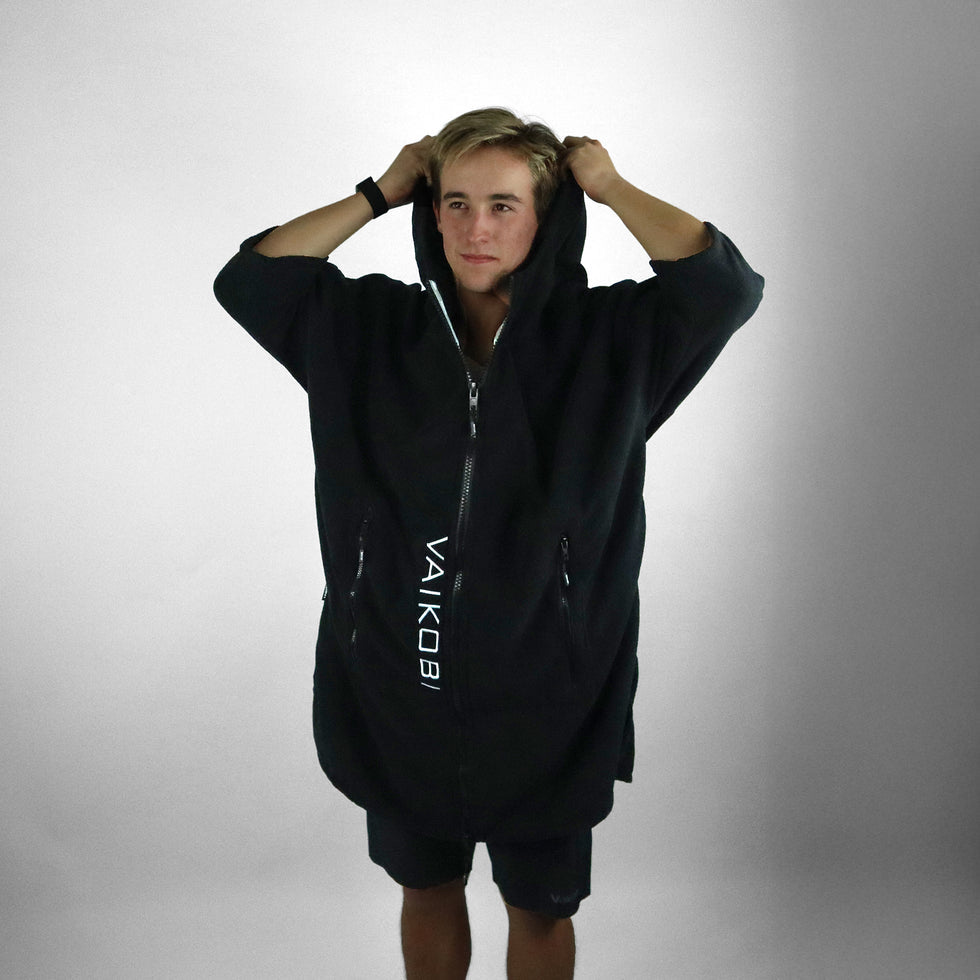 VAIKOBI FULL ZIP HOODED TOWEL - BLACK