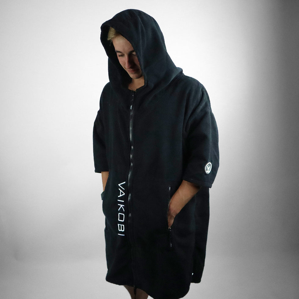 VAIKOBI FULL ZIP HOODED TOWEL - BLACK
