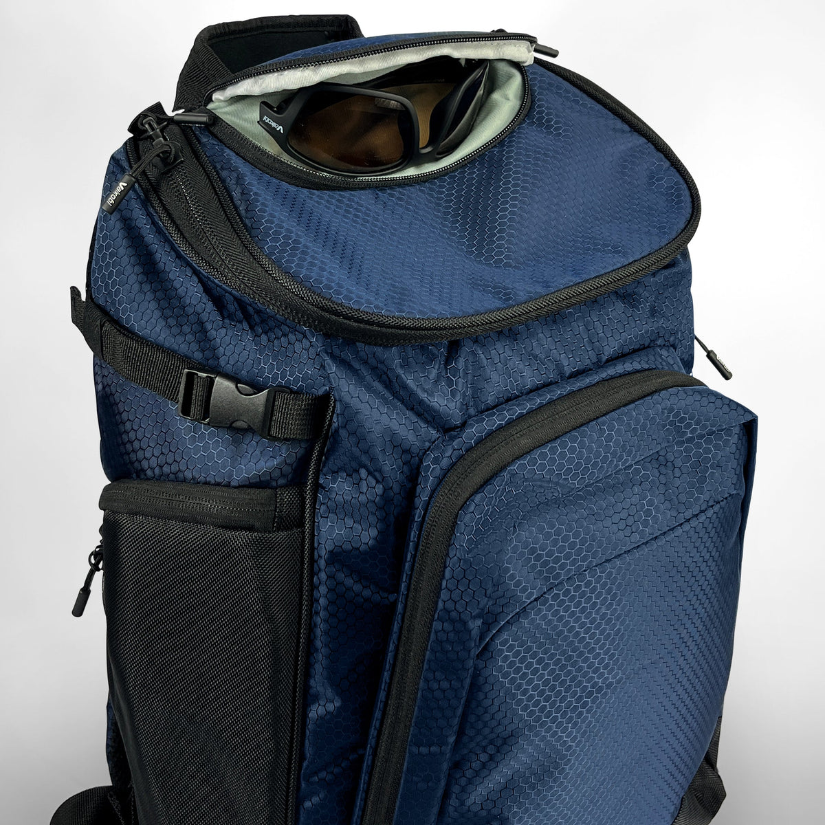 Vaikobi Crew Backpack – Navy – sunglasses pocket