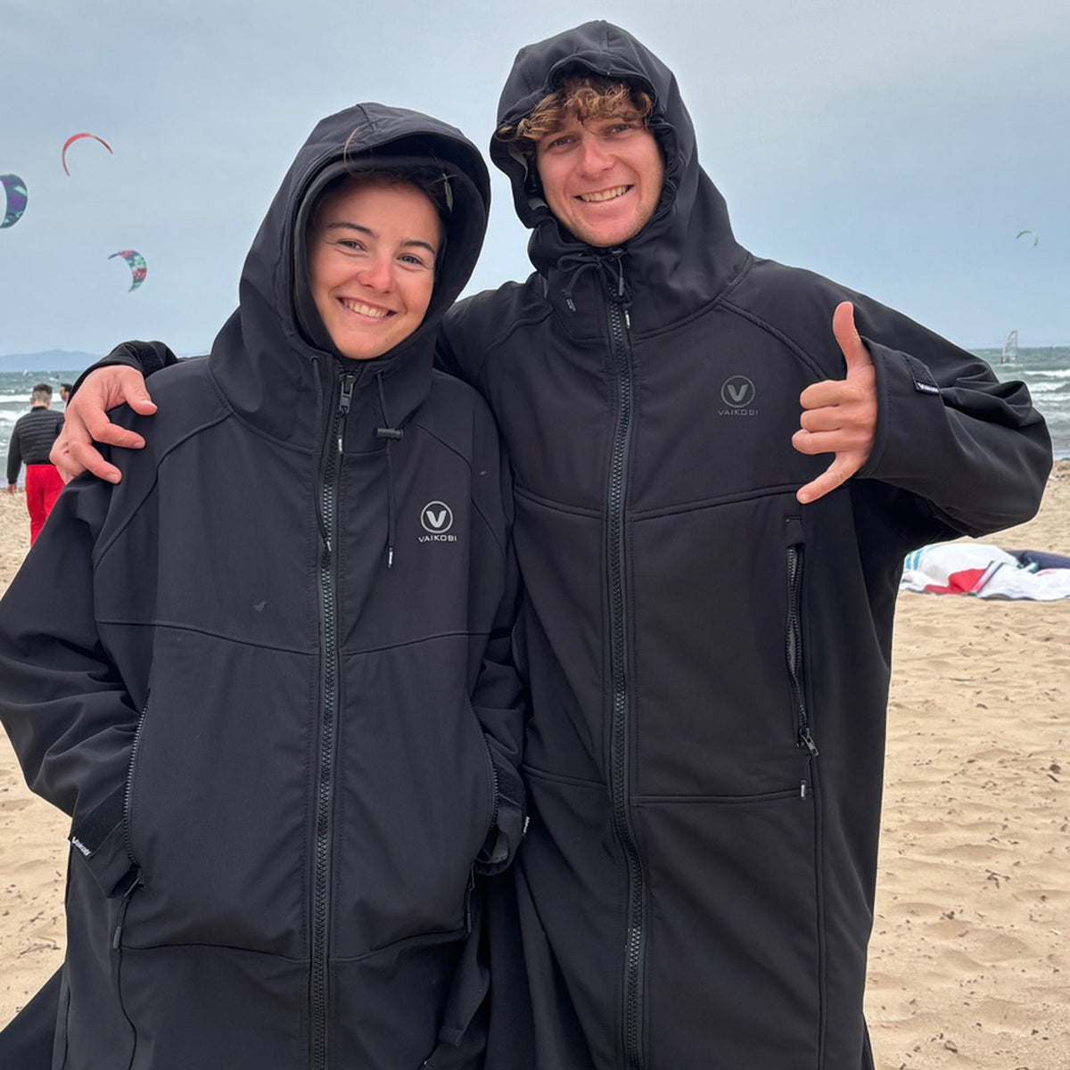 Vaikobi Beach Coat - Black