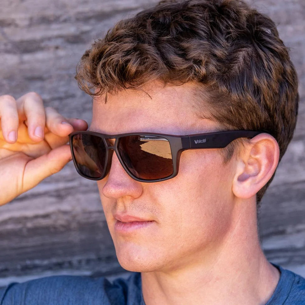 VAIKOBI MOLOKAI POLARIZED SUNGLASSES (BROWN/AMBER)