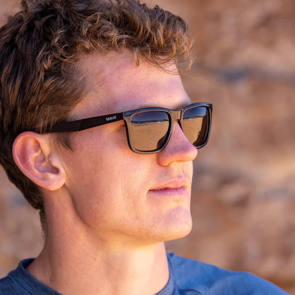 VAIKOBI VIENTO POLARIZED SUNGLASSES (BLACK/SMOKE)