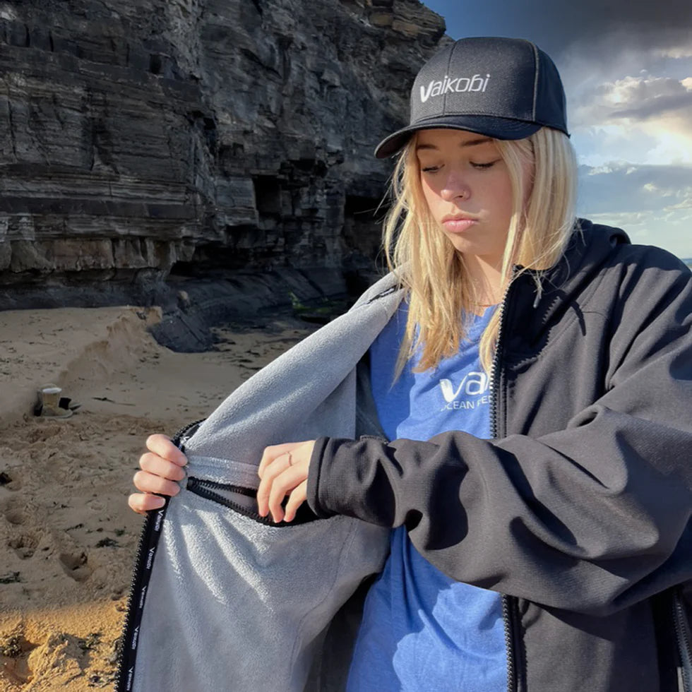 VAIKOBI BEACH COAT - BLACK