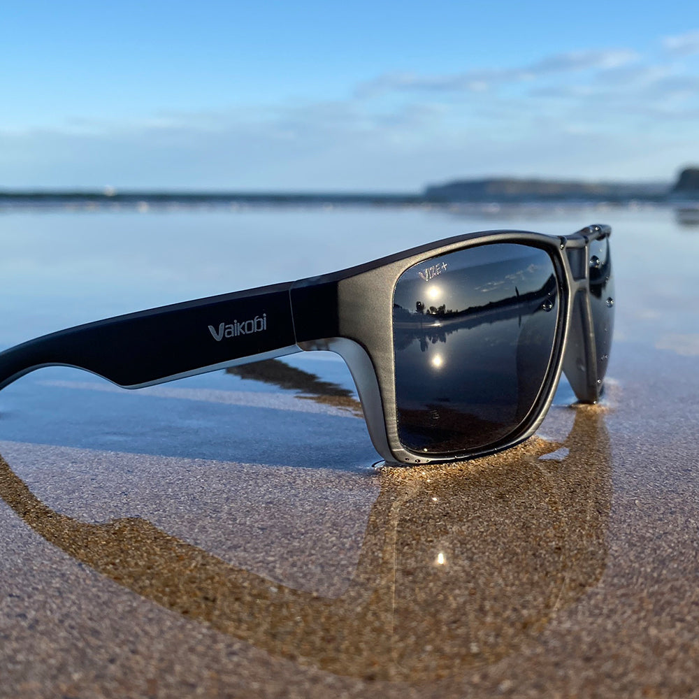Vaikobi Molokai Polarized Sunglasses (Black/Smoke)