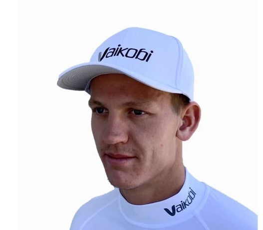 VAIKOBI PERFORMANCE MESH HAT LOGO - WHITE